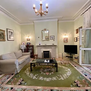 staines-apartment-entire-property.brighton-hotels-england.com/