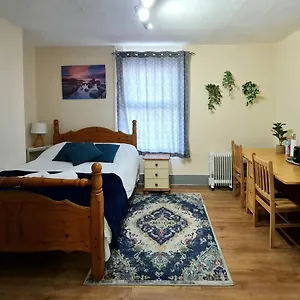 lovely-private-room-near-central-london.cambridgehotelsuk.com/